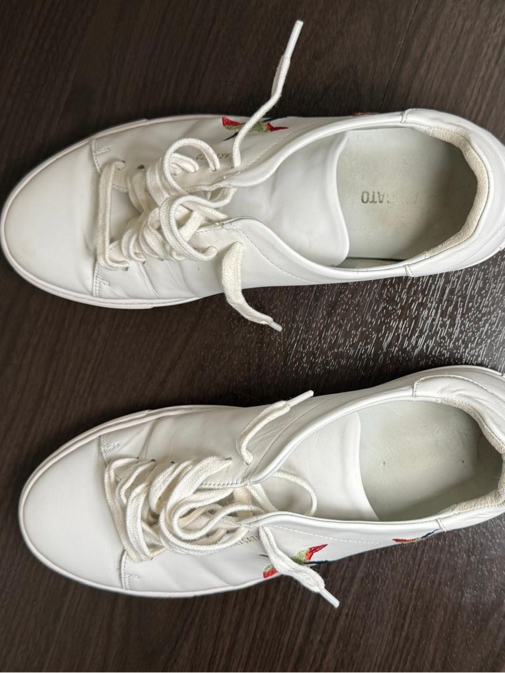 White Men’s Low-Top Leather Sneakers with Subtle Embroidery